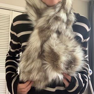 Aritzia | Babaton Fake Fur Scarf